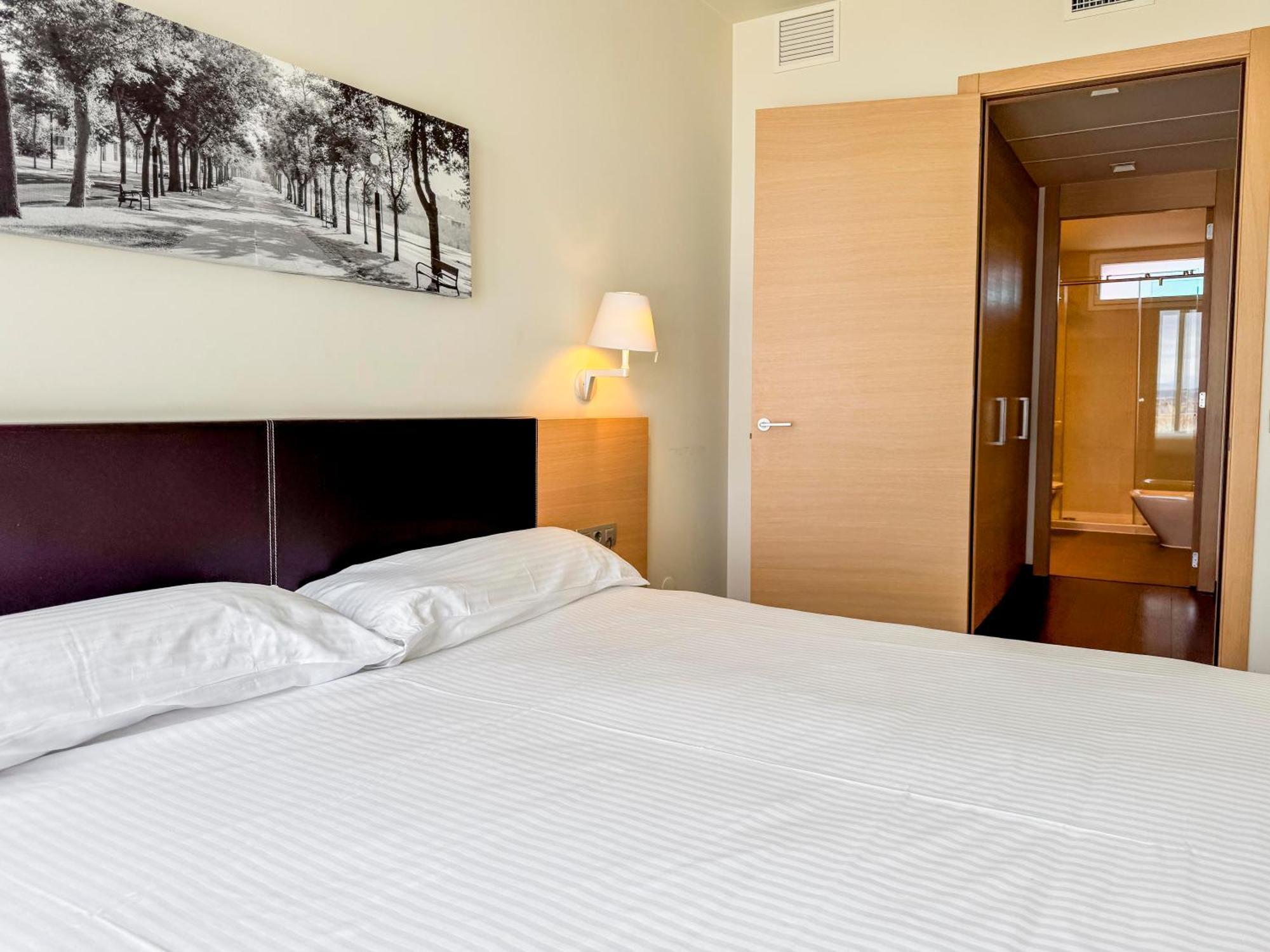Hotel Jardines De Uleta Suites Vitoria-Gasteiz Eksteriør billede