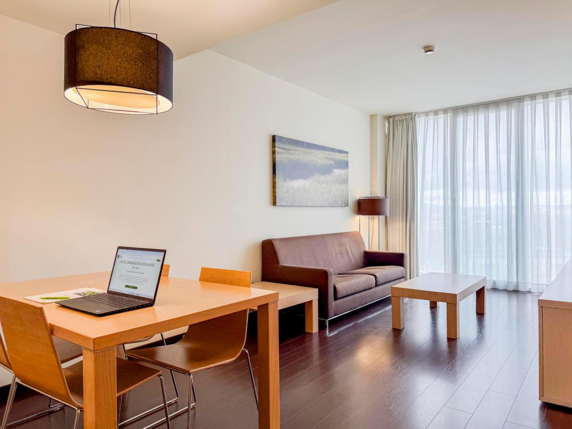 Hotel Jardines De Uleta Suites Vitoria-Gasteiz Eksteriør billede