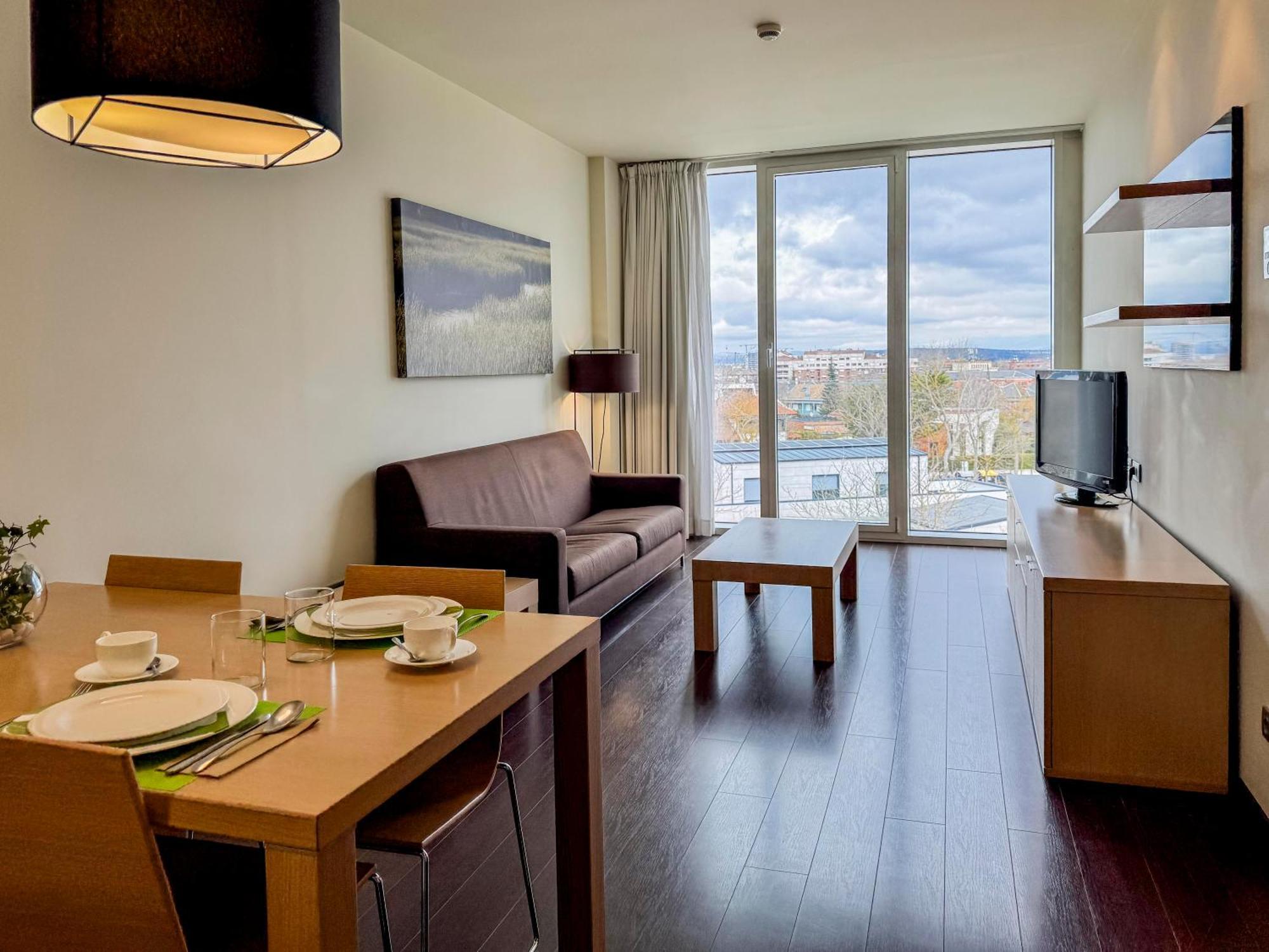 Hotel Jardines De Uleta Suites Vitoria-Gasteiz Eksteriør billede